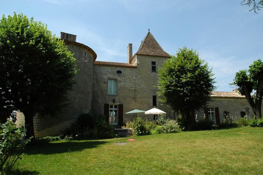 Chateau Barayre - Beautiful 12Th Century Castle With Pool And Large Garden Laussou ภายนอก รูปภาพ